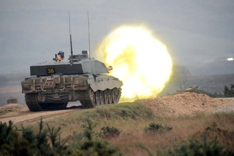 West Country Army Reservists take aim with British Army’s Main Battle Tank the Challenger 2. Credit: Sgt Russ Nolan, Crown Copyright.